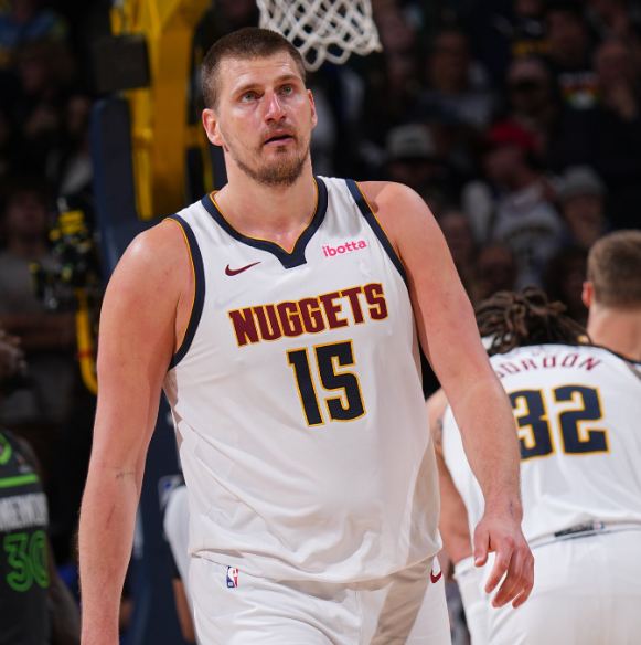 于适当位置 于适当位置